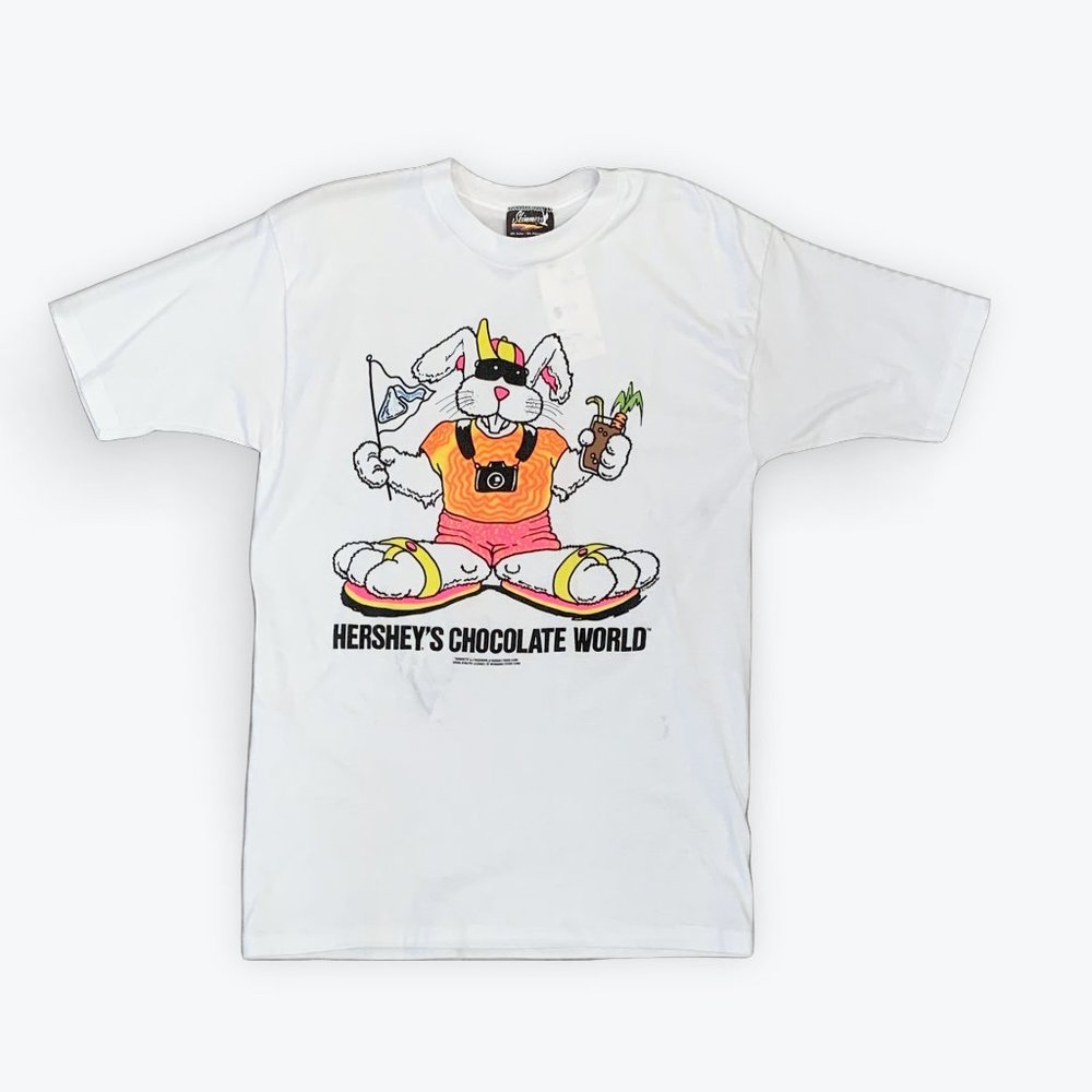 L - Vintage Hersheys Chocolate World Bunny T